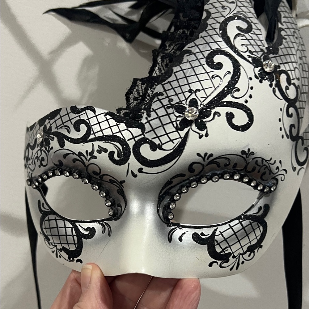 Black and White Women's Mask